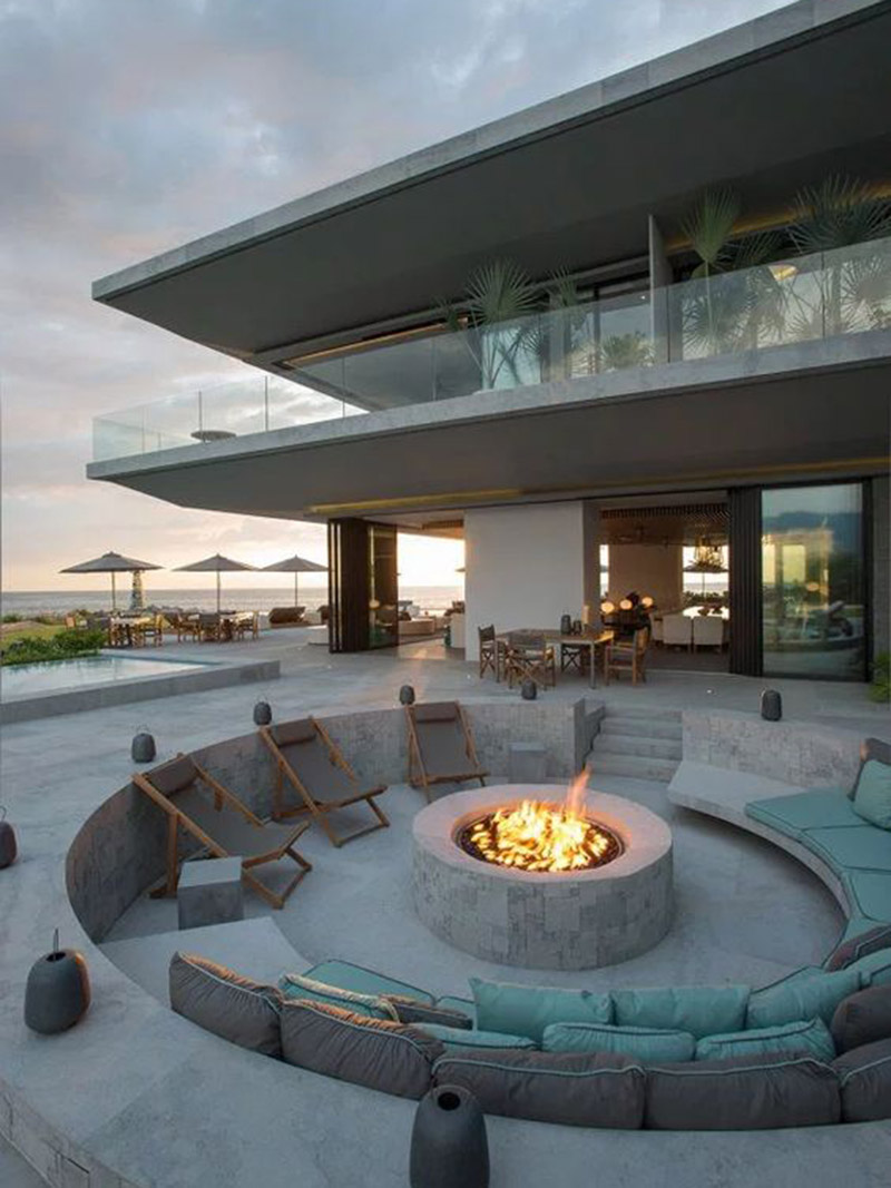 Amazing Luxurious Fire Pit