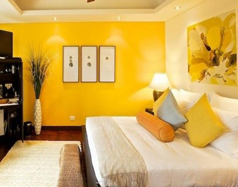Bedroom with a yellow