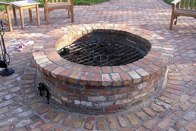 Brick Flower Bed Design Ideas 2022, What Kind Of Bricks Are Good For A Fire Pit