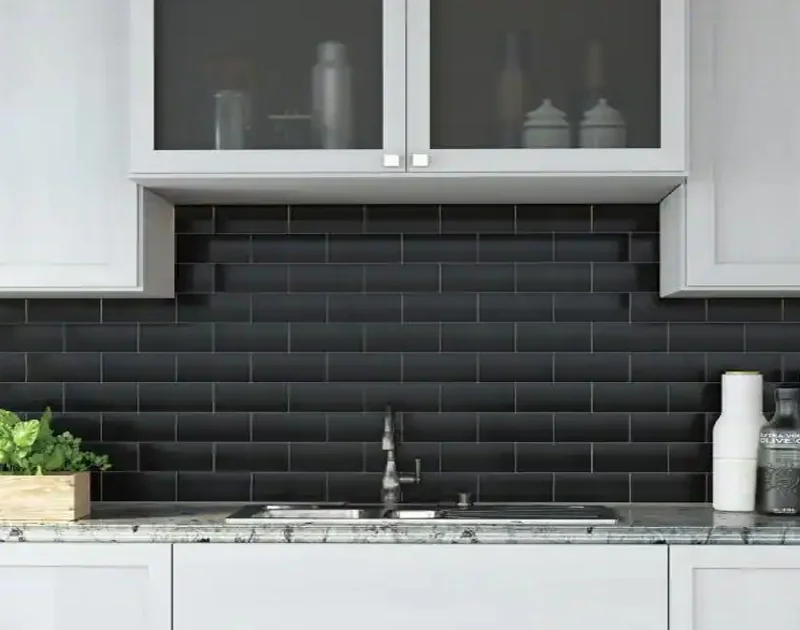 Black glass tiles for kitchen backsplashes