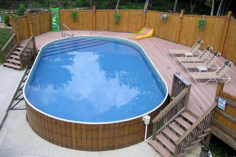 The above-ground pool with a wooden deck